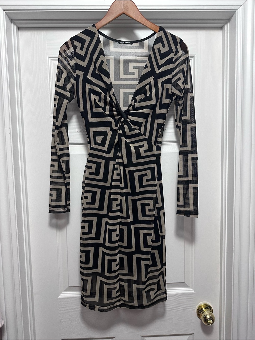 Fashion Nova Black & Beige Geometric Knot-Front Long Sleeve Dress
